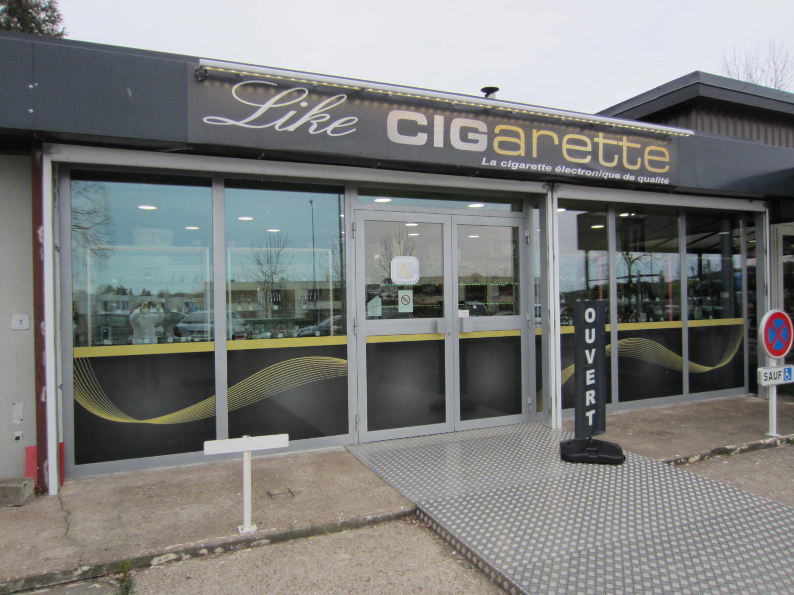 Boutique de vape spécialisée LIKE CIGARETTE BESANCON située à ÉCOLE-VALENTIN